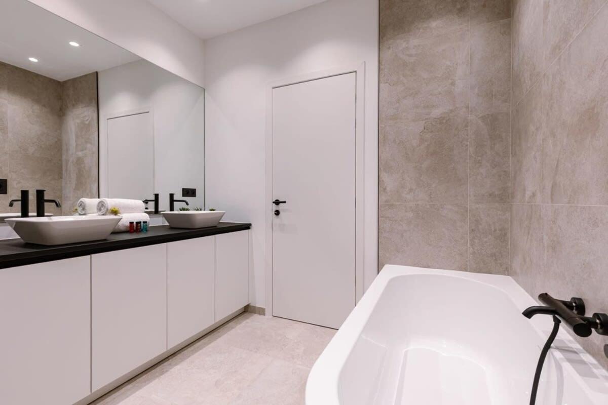 Luxurious Apartment In Town House Near The Beach Blankenberge Eksteriør bilde